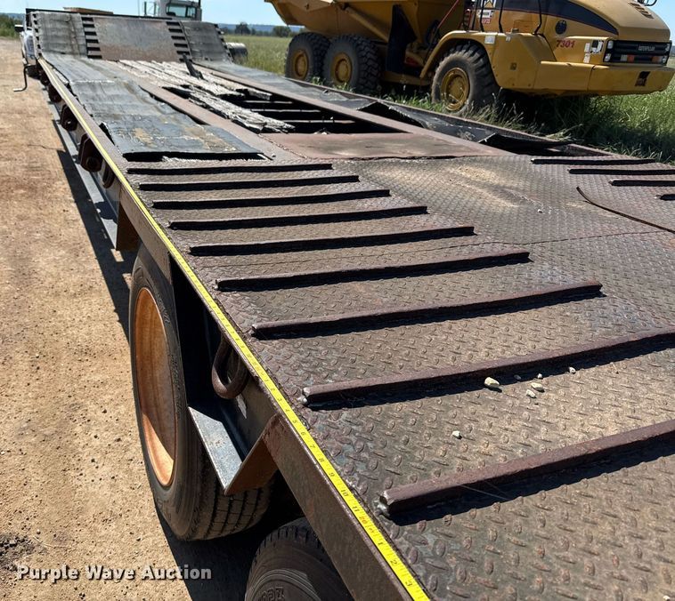 image for item EJ3081 2002 Viking VFD46R16F35T drop deck equipment trailer