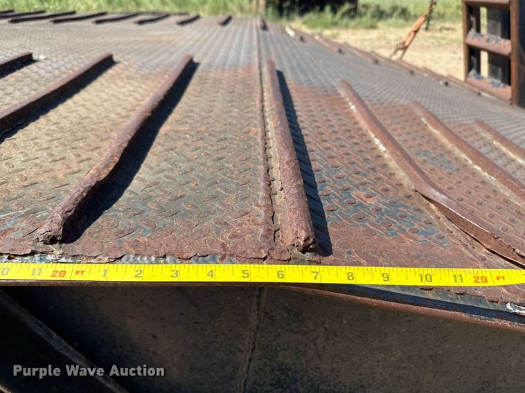 image for item EJ3081 2002 Viking VFD46R16F35T drop deck equipment trailer