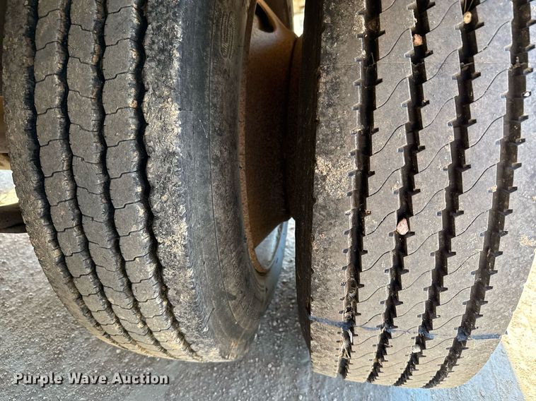 image for item EJ3081 2002 Viking VFD46R16F35T drop deck equipment trailer