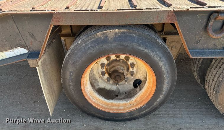 image for item EJ3081 2002 Viking VFD46R16F35T drop deck equipment trailer