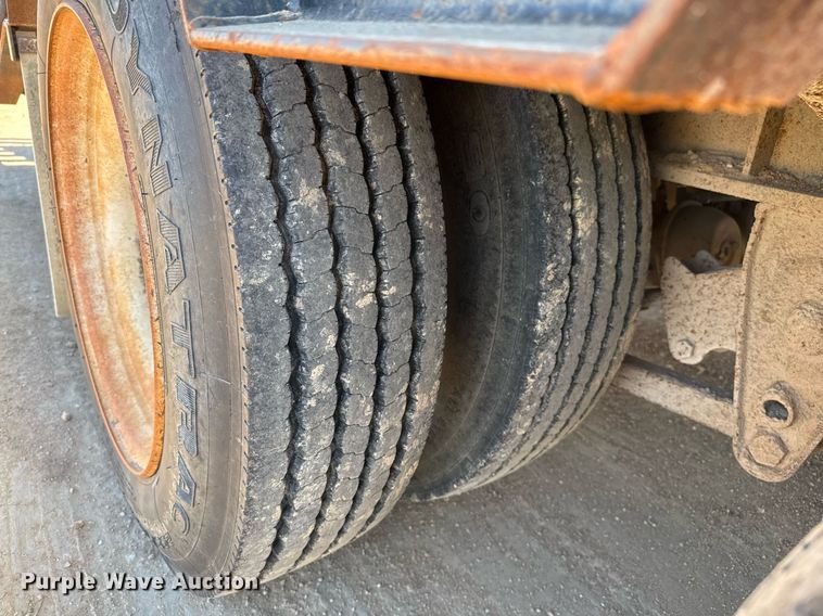 image for item EJ3081 2002 Viking VFD46R16F35T drop deck equipment trailer