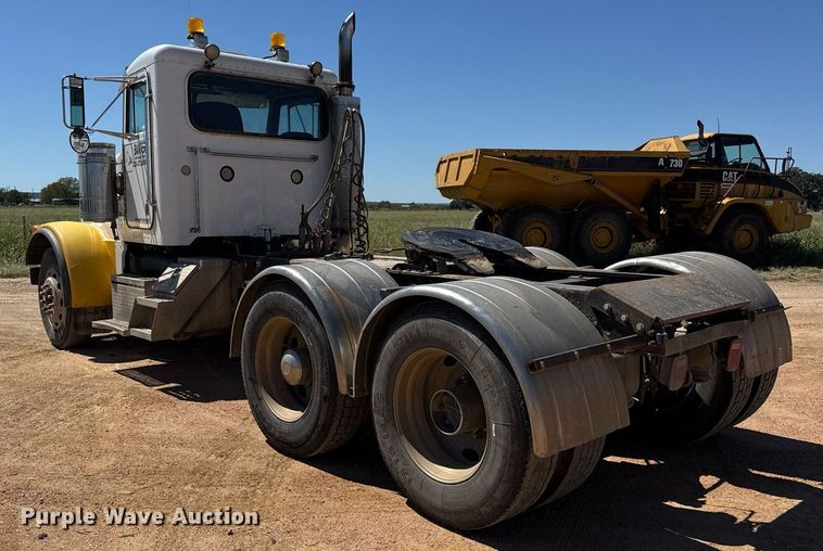 image for item EJ3082 1999 Peterbilt 378 semi truck