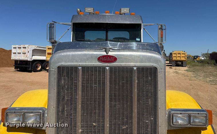 image for item EJ3082 1999 Peterbilt 378 semi truck