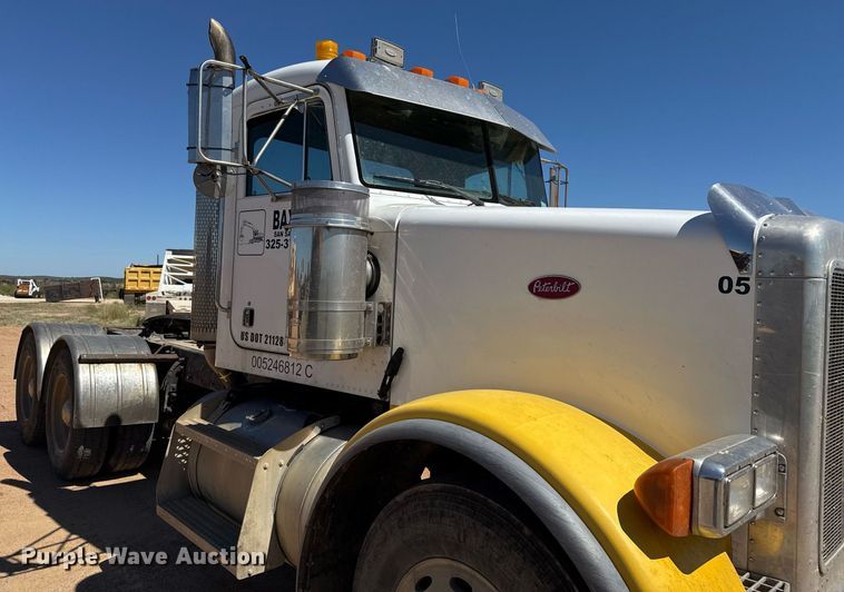 image for item EJ3082 1999 Peterbilt 378 semi truck