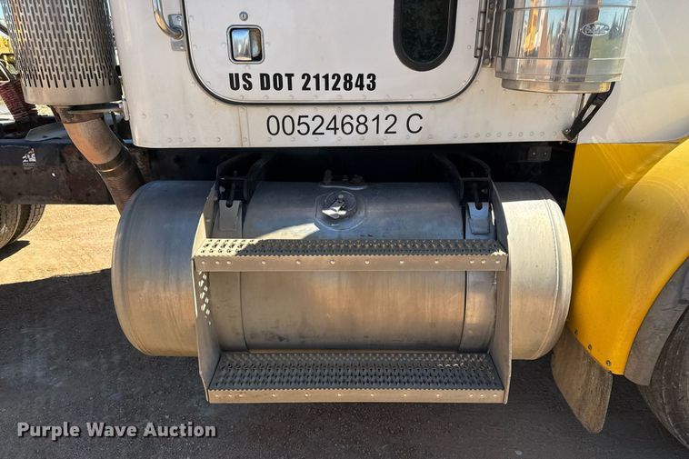 image for item EJ3082 1999 Peterbilt 378 semi truck