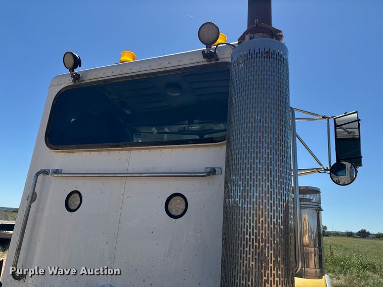 image for item EJ3082 1999 Peterbilt 378 semi truck
