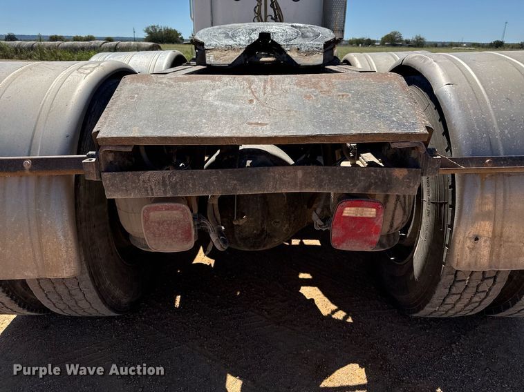 image for item EJ3082 1999 Peterbilt 378 semi truck