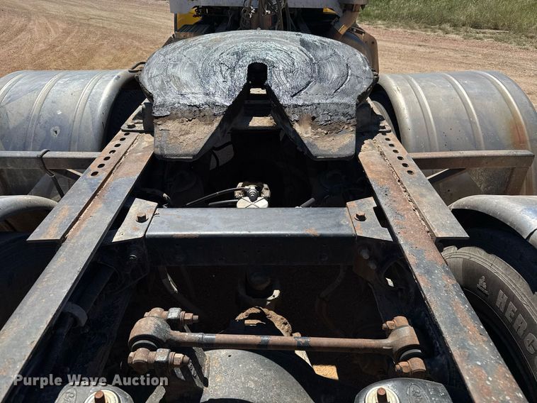 image for item EJ3082 1999 Peterbilt 378 semi truck