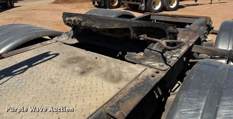 image for item EJ3082 1999 Peterbilt 378 semi truck