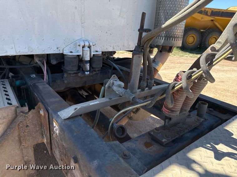 image for item EJ3082 1999 Peterbilt 378 semi truck