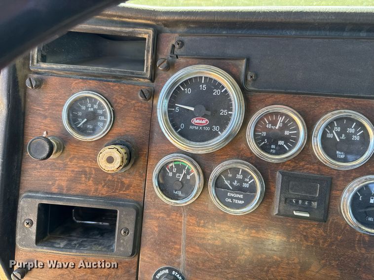 image for item EJ3082 1999 Peterbilt 378 semi truck