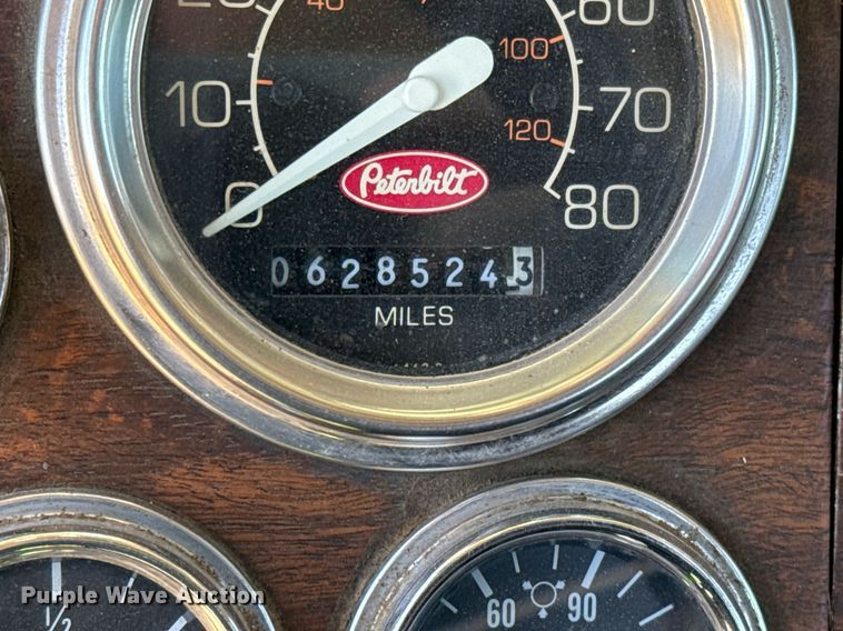 image for item EJ3082 1999 Peterbilt 378 semi truck