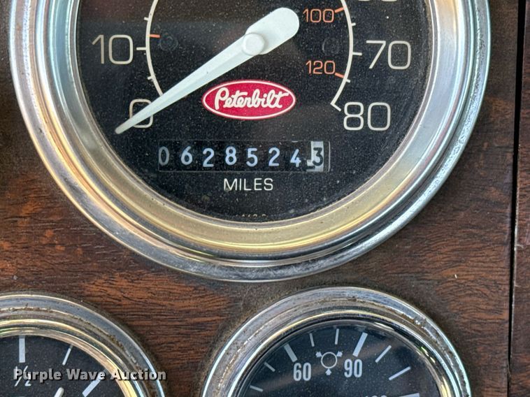 image for item EJ3082 1999 Peterbilt 378 semi truck