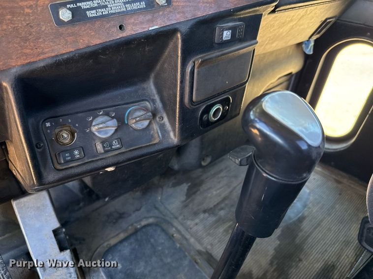 image for item EJ3082 1999 Peterbilt 378 semi truck