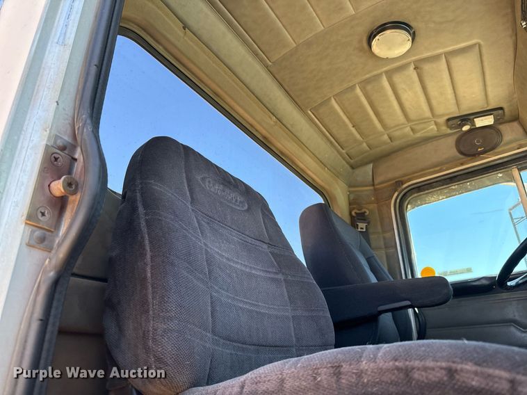 image for item EJ3082 1999 Peterbilt 378 semi truck