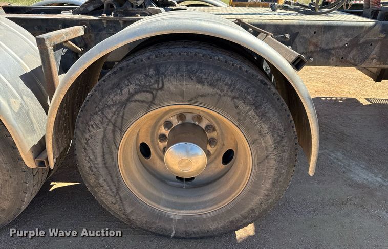 image for item EJ3082 1999 Peterbilt 378 semi truck