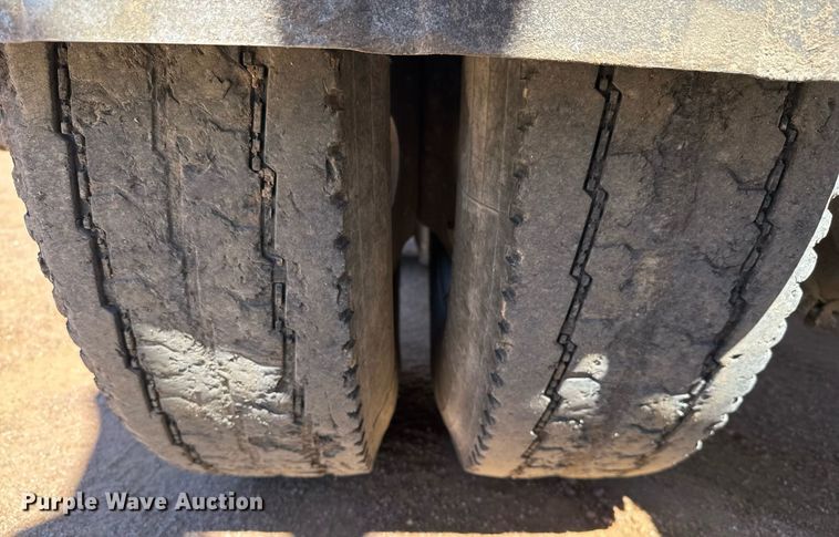 image for item EJ3082 1999 Peterbilt 378 semi truck