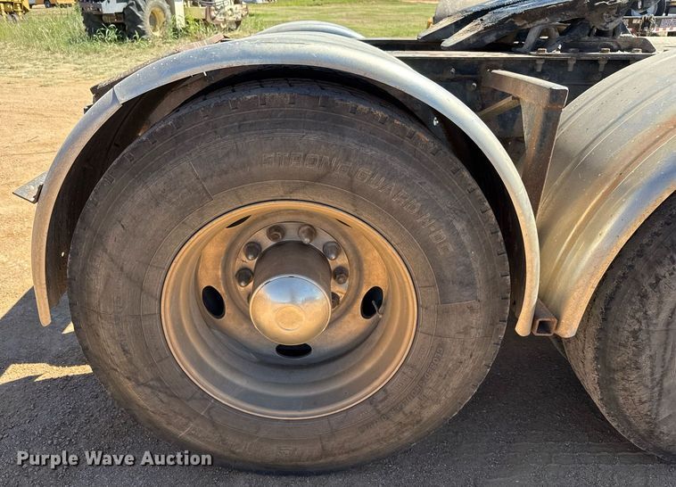 image for item EJ3082 1999 Peterbilt 378 semi truck