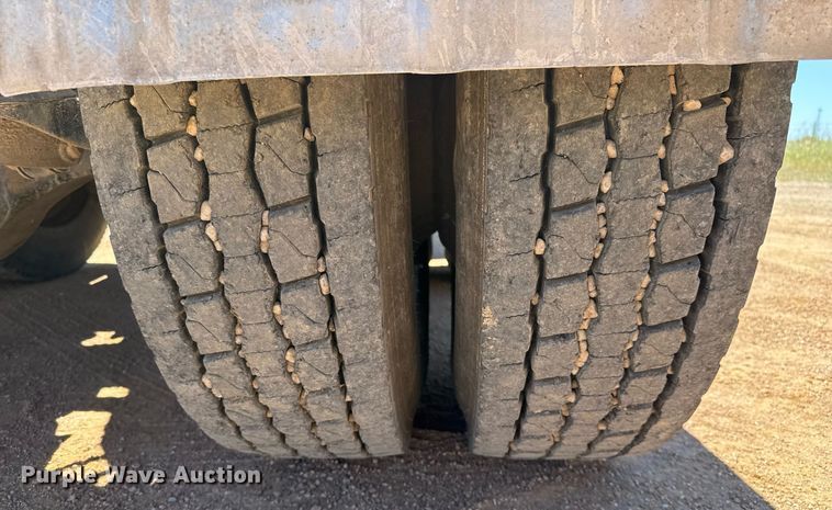 image for item EJ3082 1999 Peterbilt 378 semi truck