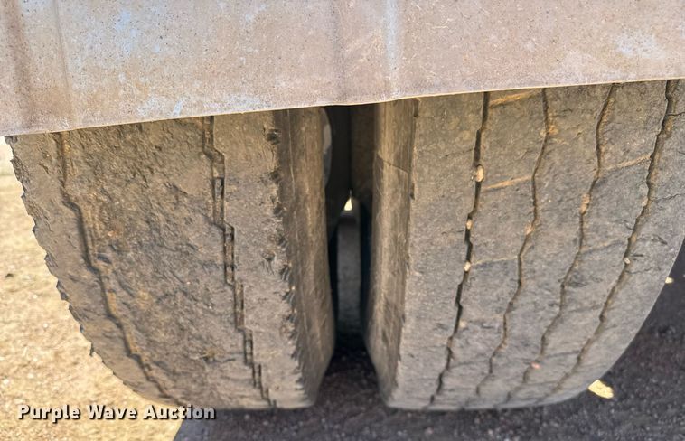 image for item EJ3082 1999 Peterbilt 378 semi truck