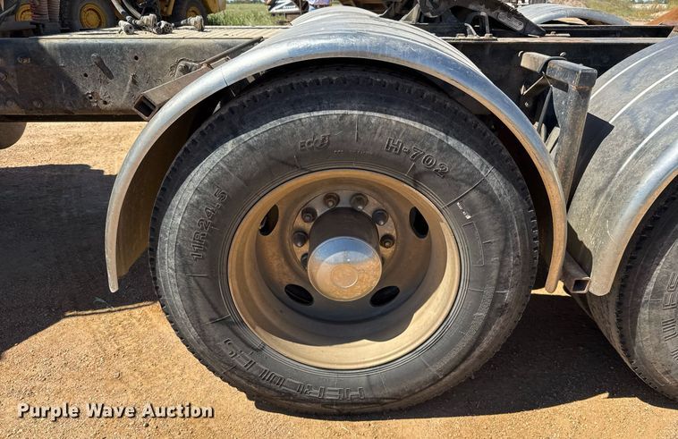 image for item EJ3082 1999 Peterbilt 378 semi truck