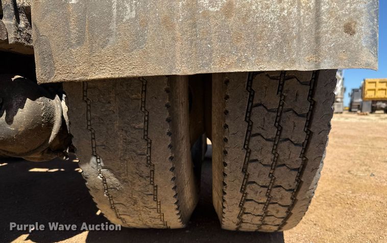 image for item EJ3082 1999 Peterbilt 378 semi truck