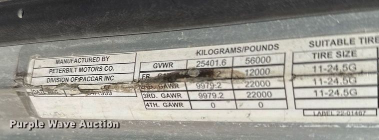 image for item EJ3082 1999 Peterbilt 378 semi truck