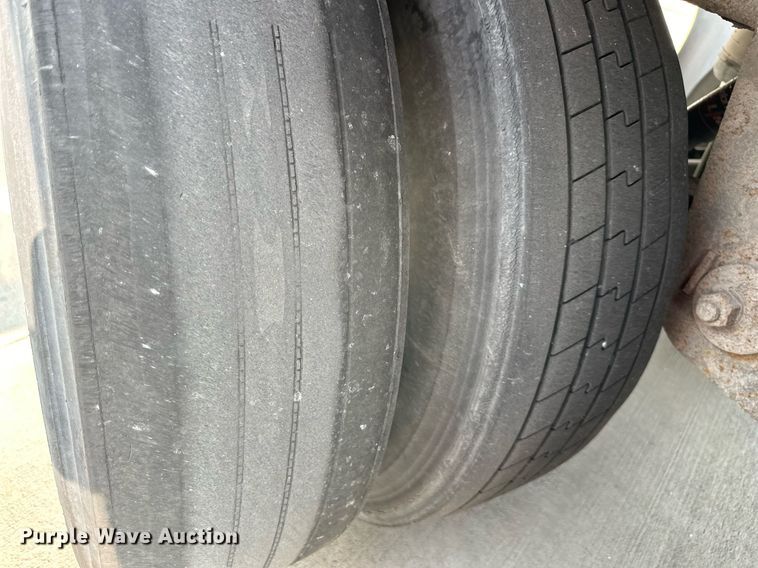 image for item EJ7277 2007 Utility Trailer dry van trailer