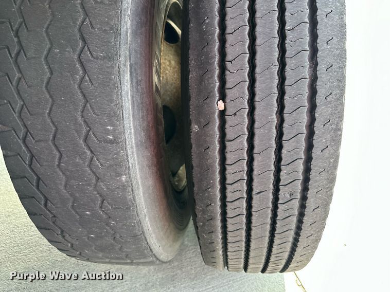 image for item EJ7277 2007 Utility Trailer dry van trailer