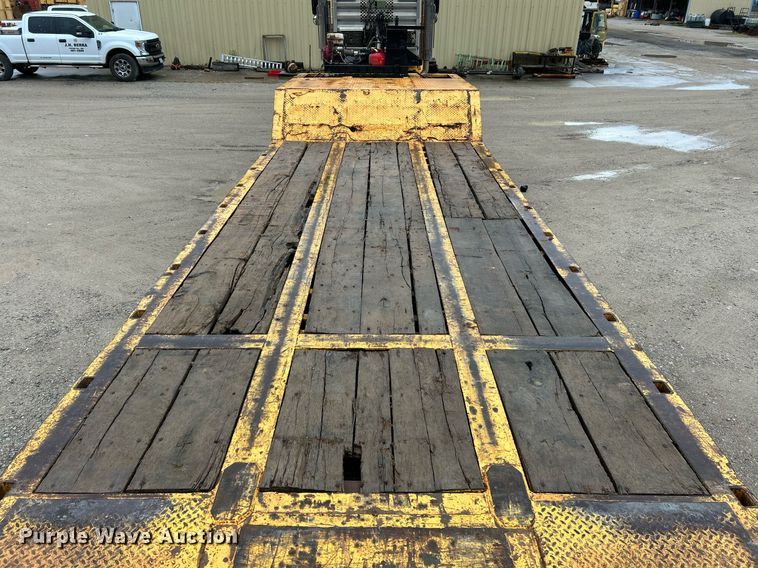 image for item EK3333 1993 Trail King TK100HT-483 drop deck hydraulic tail equipment trailer