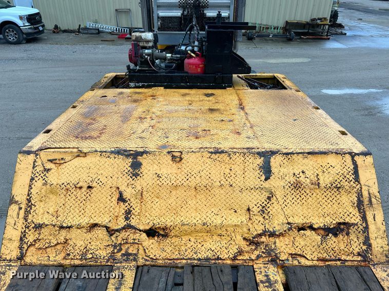 image for item EK3333 1993 Trail King TK100HT-483 drop deck hydraulic tail equipment trailer