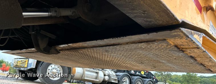 image for item EK3333 1993 Trail King TK100HT-483 drop deck hydraulic tail equipment trailer