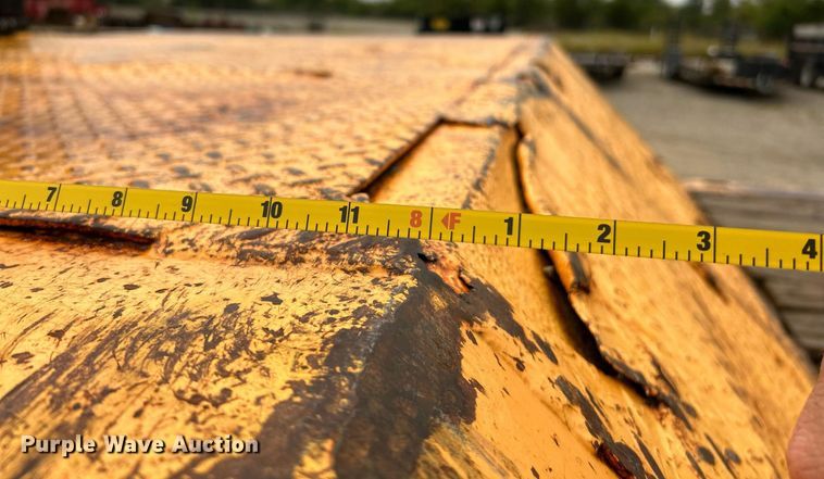 image for item EK3333 1993 Trail King TK100HT-483 drop deck hydraulic tail equipment trailer