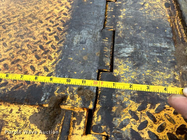 image for item EK3333 1993 Trail King TK100HT-483 drop deck hydraulic tail equipment trailer