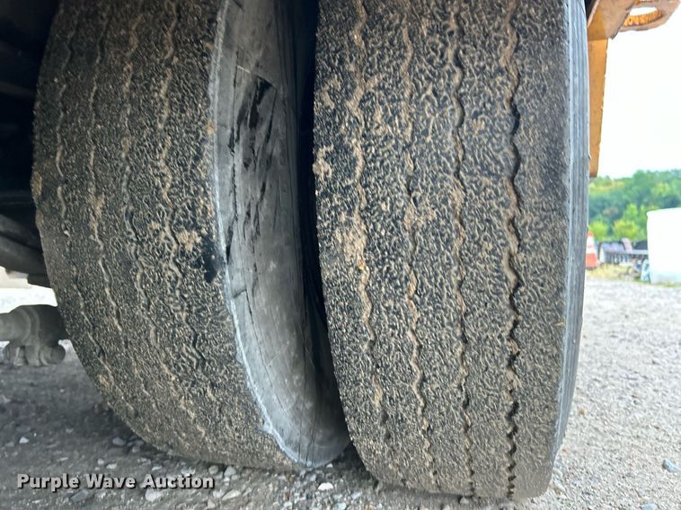 image for item EK3333 1993 Trail King TK100HT-483 drop deck hydraulic tail equipment trailer