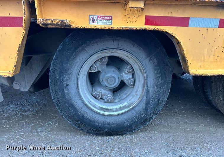 image for item EK3333 1993 Trail King TK100HT-483 drop deck hydraulic tail equipment trailer