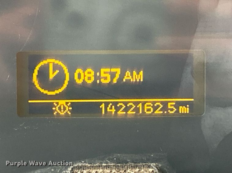 image for item EK3336 2005 Volvo  VNM semi truck