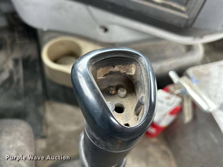 image for item EK3336 2005 Volvo  VNM semi truck