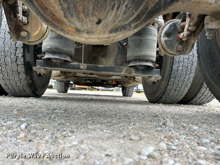 image for item EK3336 2005 Volvo  VNM semi truck