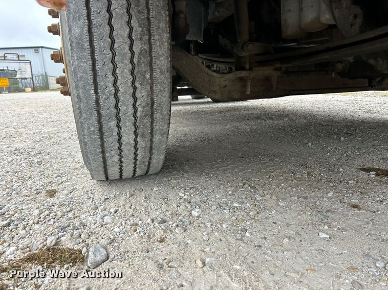 image for item EK3336 2005 Volvo  VNM semi truck