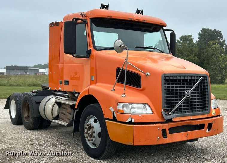 image for item EK3341 2008 Volvo VNM semi truck