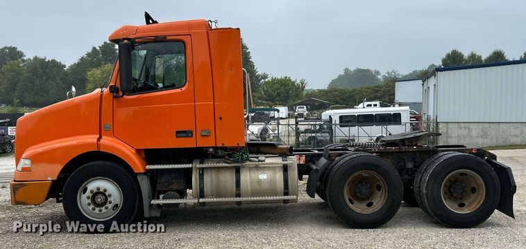 image for item EK3341 2008 Volvo VNM semi truck