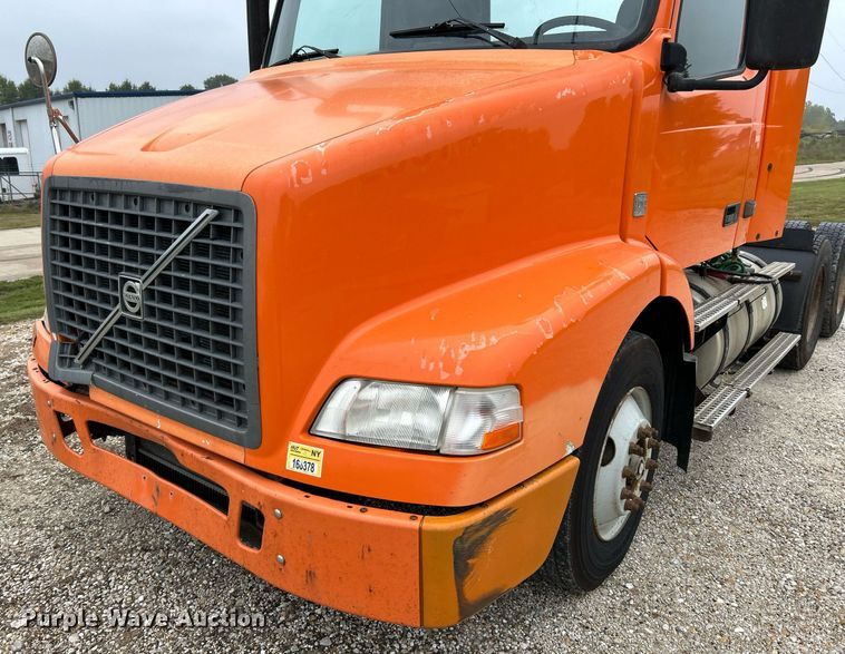 image for item EK3341 2008 Volvo VNM semi truck