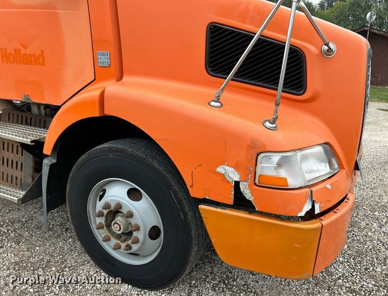 image for item EK3341 2008 Volvo VNM semi truck