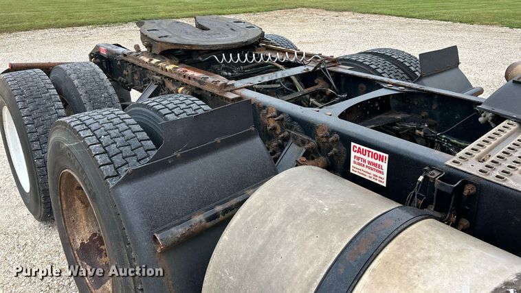 image for item EK3341 2008 Volvo VNM semi truck