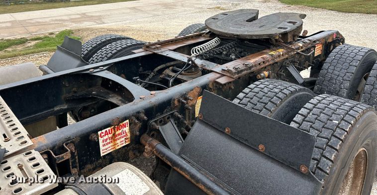 image for item EK3341 2008 Volvo VNM semi truck