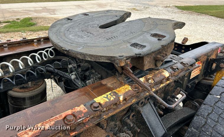 image for item EK3341 2008 Volvo VNM semi truck