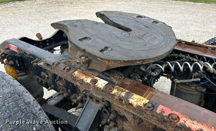 image for item EK3341 2008 Volvo VNM semi truck