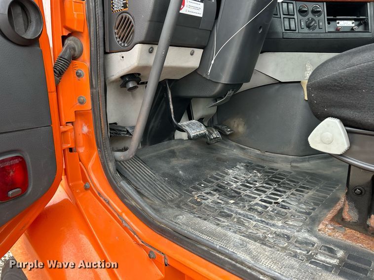 image for item EK3341 2008 Volvo VNM semi truck