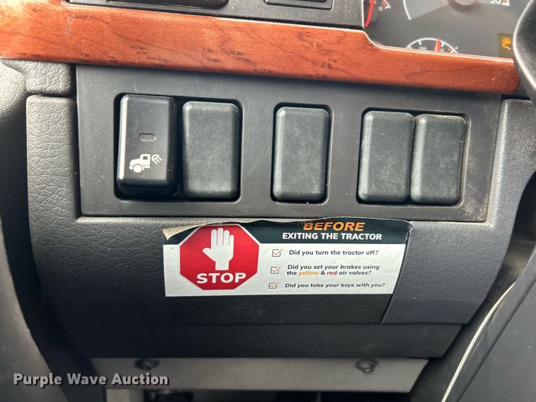 image for item EK3341 2008 Volvo VNM semi truck